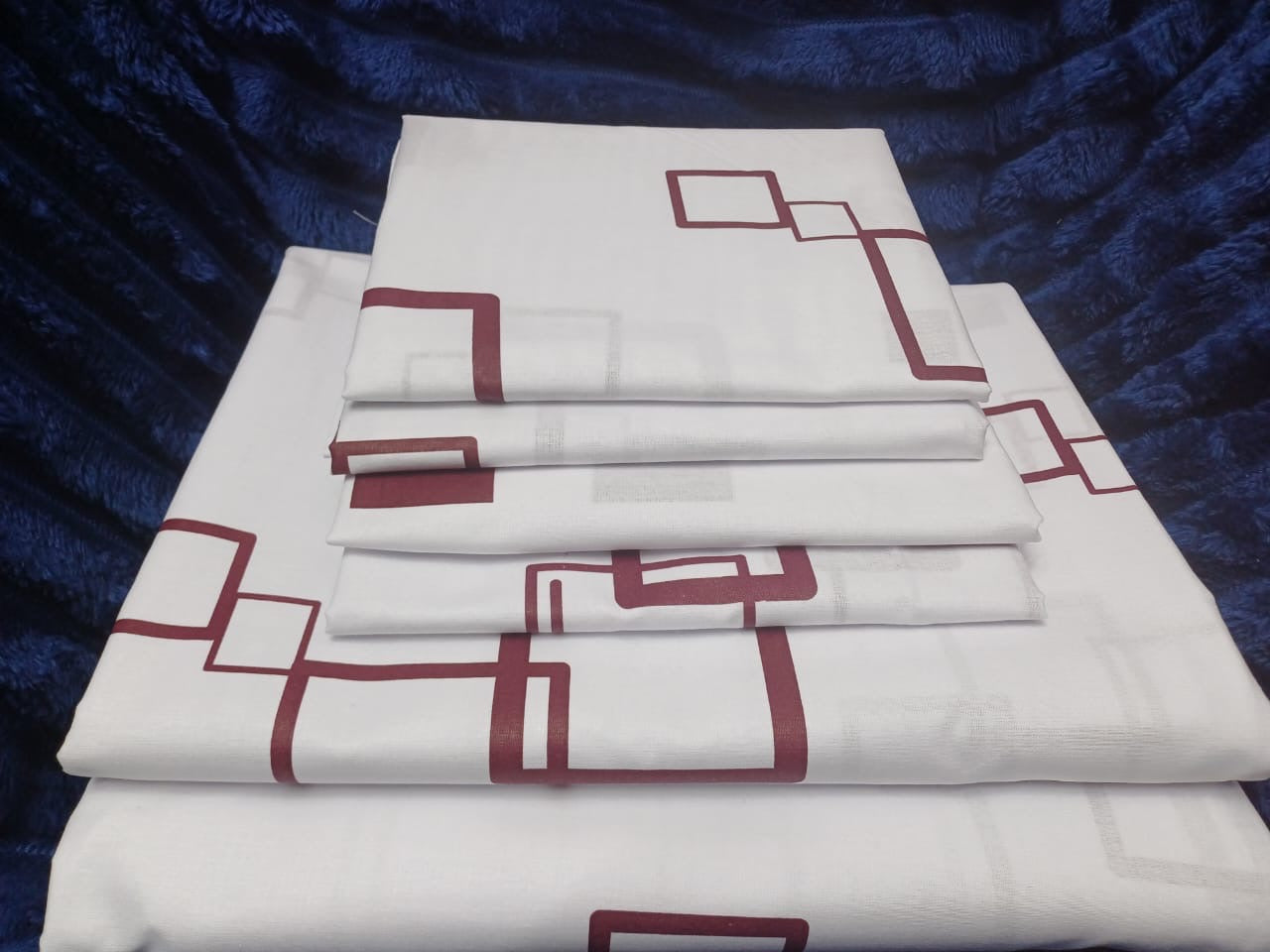 Two flat bedsheet both floral and 4 pillowcases cases size 6*7