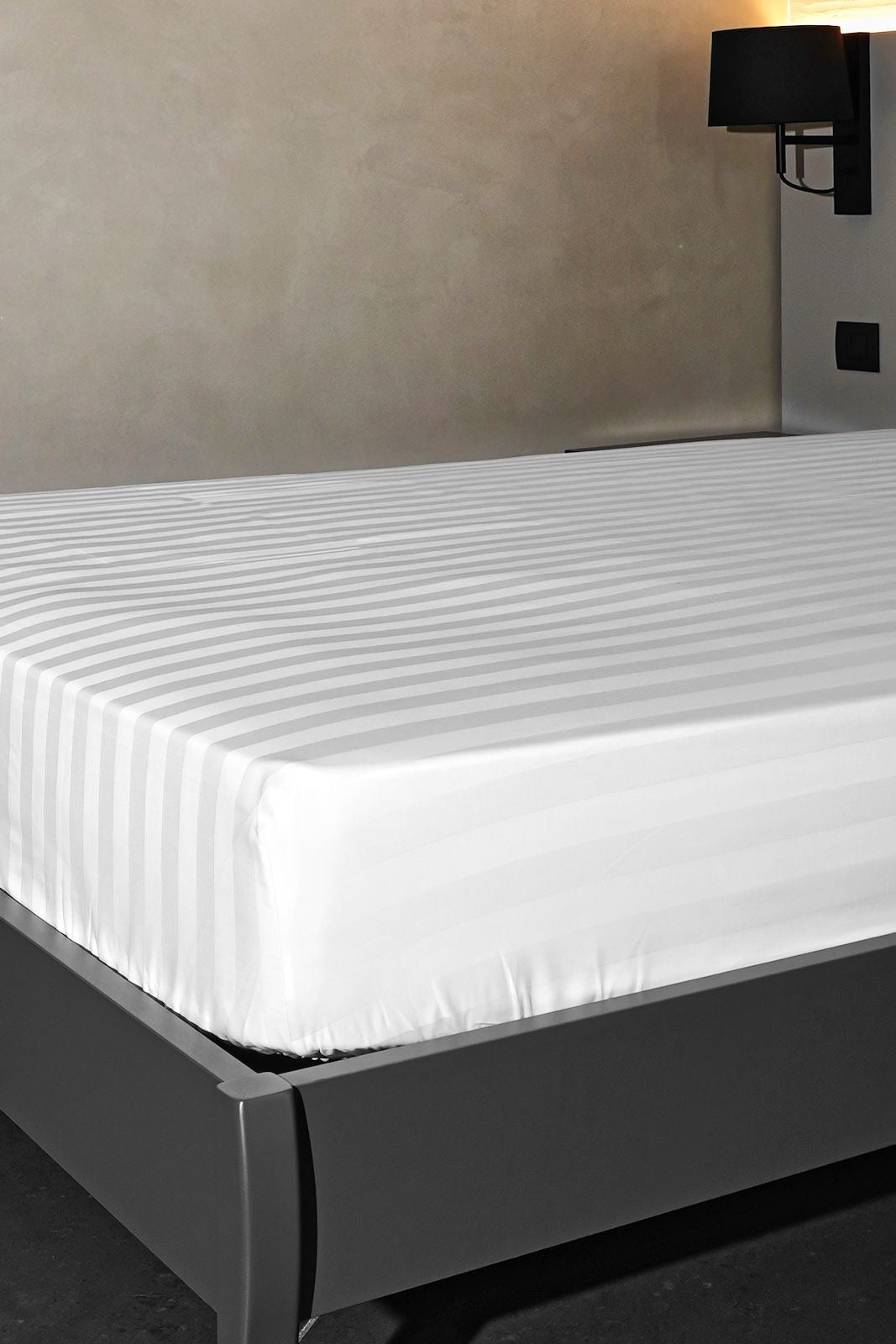 White striped fitted white bedsheets set