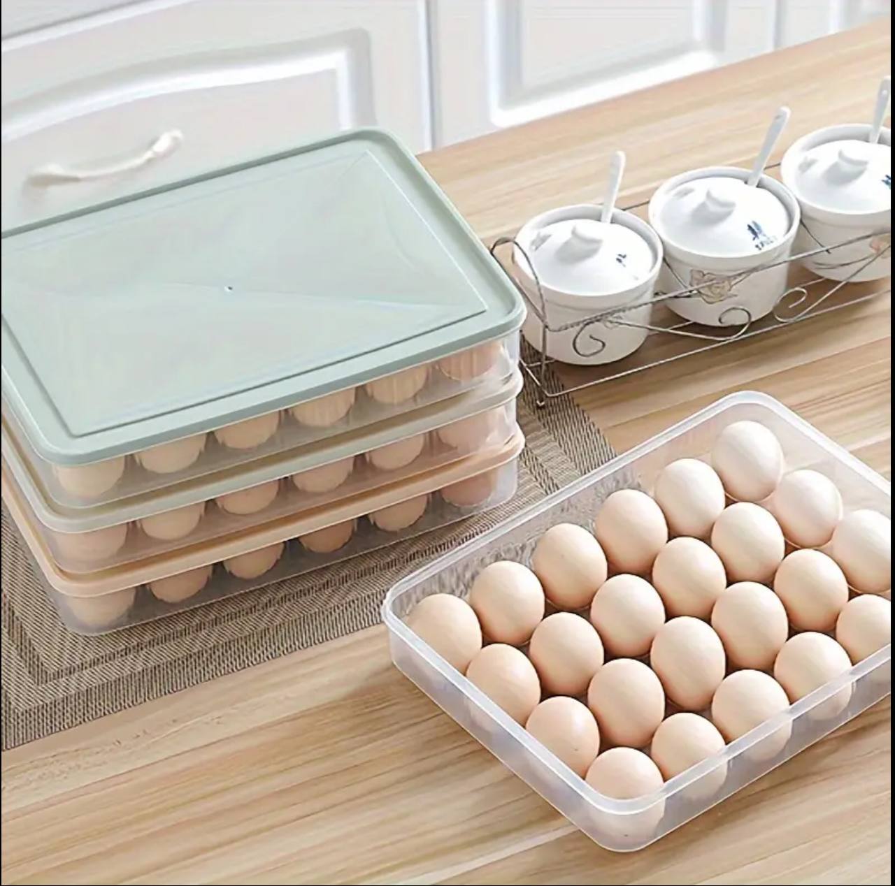 Stackable egg tray