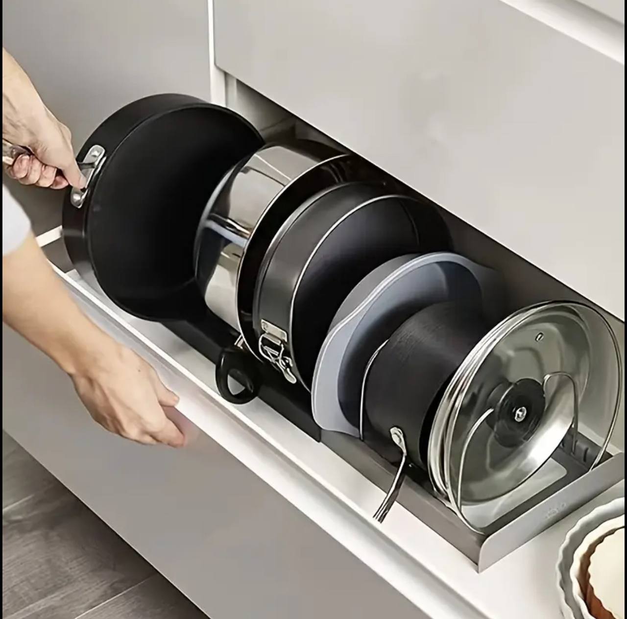 Retractable Pan/Lid Organizer