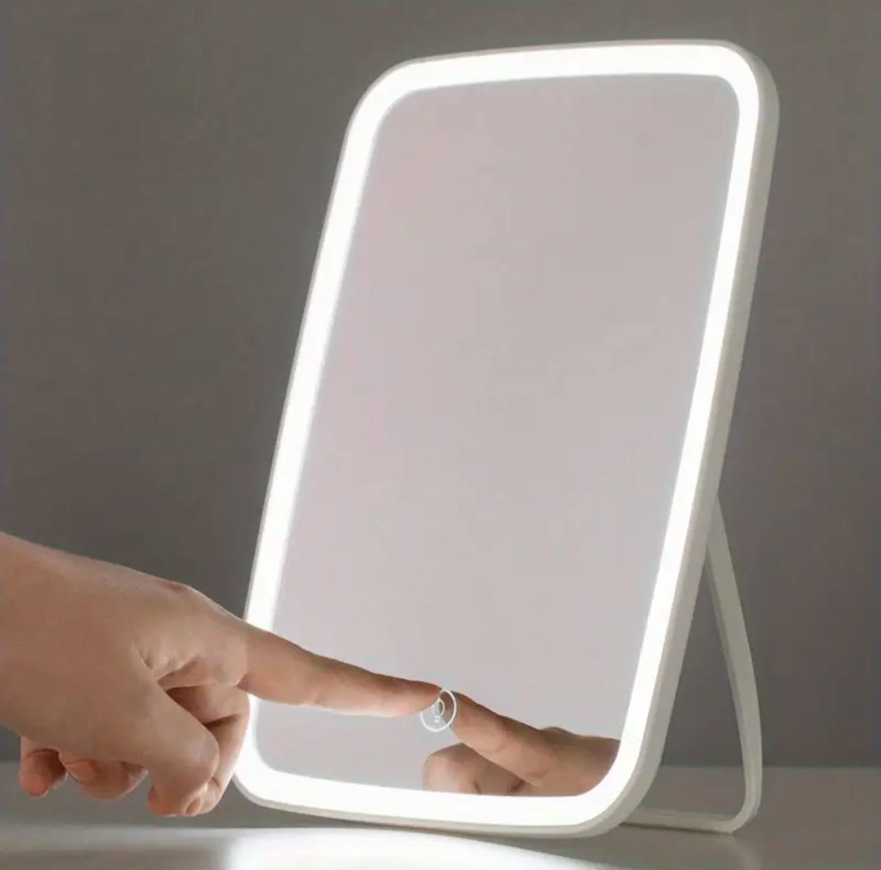 Rechargeable Travel Make Up Mirror.