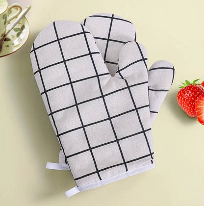 A pair of cotton oven gloves