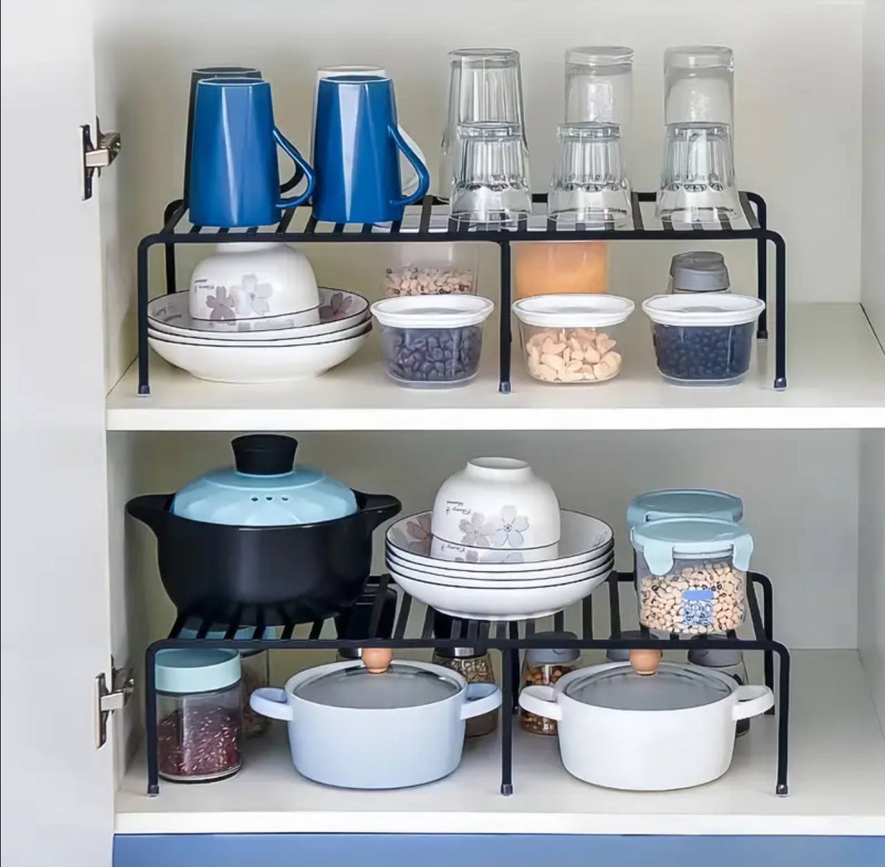 Adjustable kitchen shelf