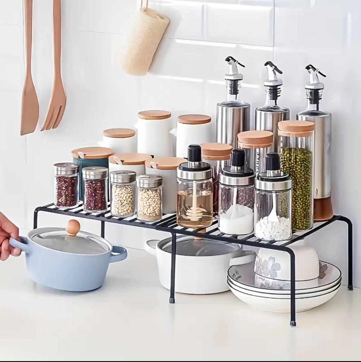 Adjustable kitchen shelf