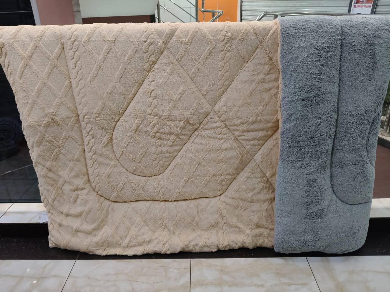 WOOLEN TUFTED DUVETS
Size: 6 by 7