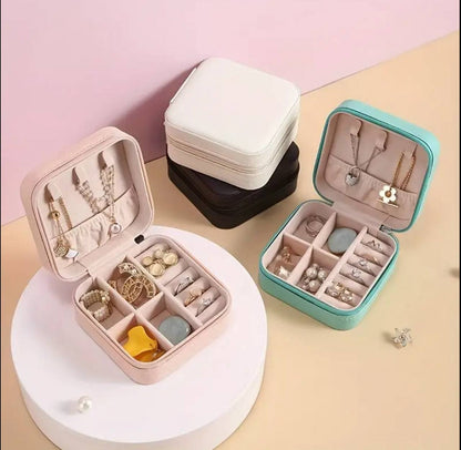 Accessories storage box// Travel jewelry box