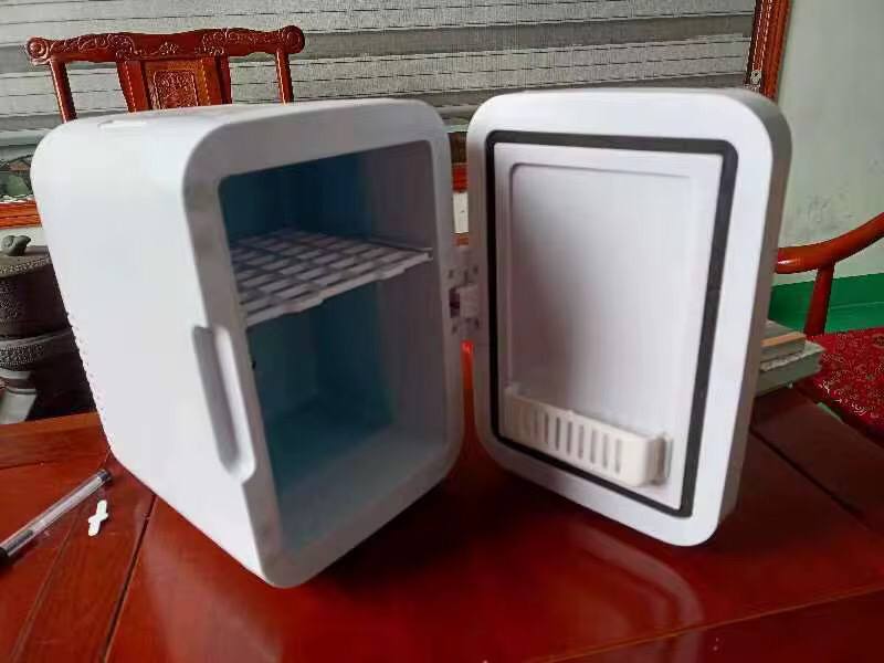 4L Portable Beauty car fridge with mirror and duo power option (car cigar DC power or AC power) now available in white colour