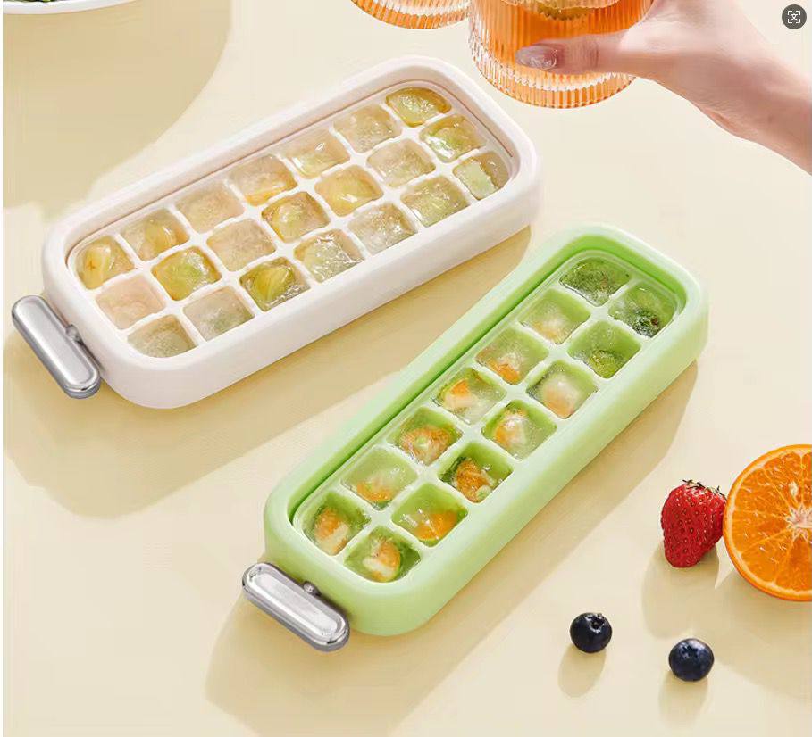 21 grid ice cubes maker with lid and scoop.