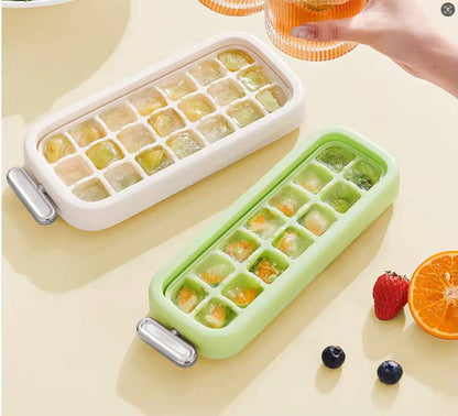 21 grid ice cubes maker with lid and scoop.