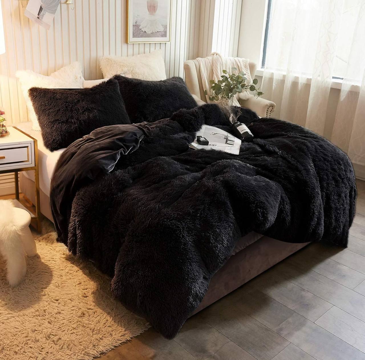 A set of 6 pcs luxury plush fluffy duvets bedding set