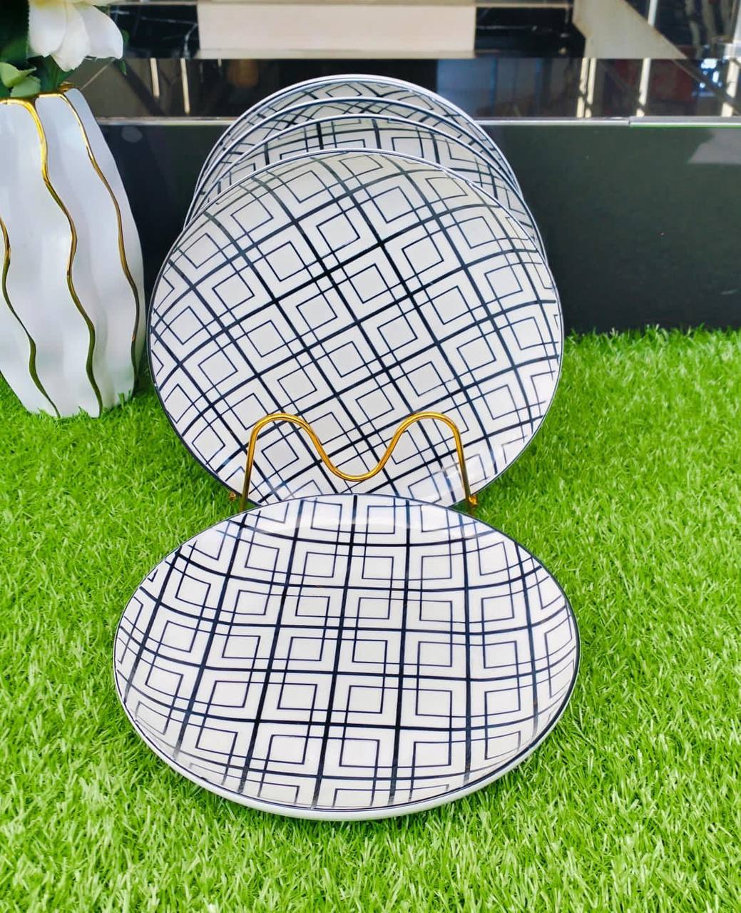 A set of 6pcs Turqoise blue dinner plates