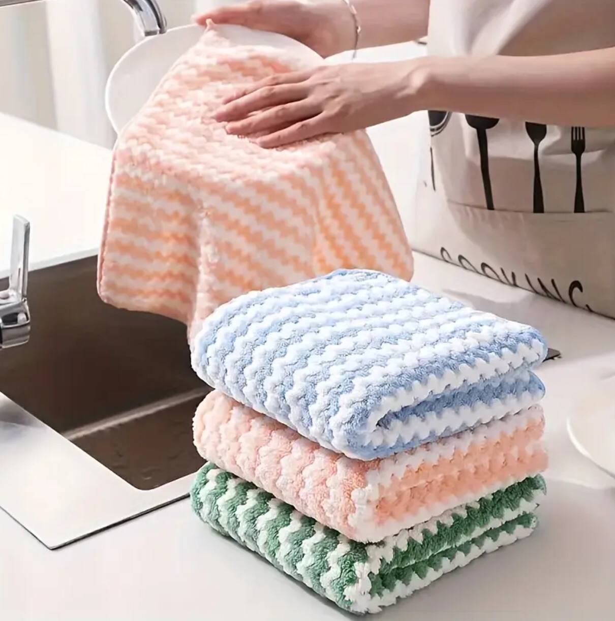Absorbent microfiber kitchen towel