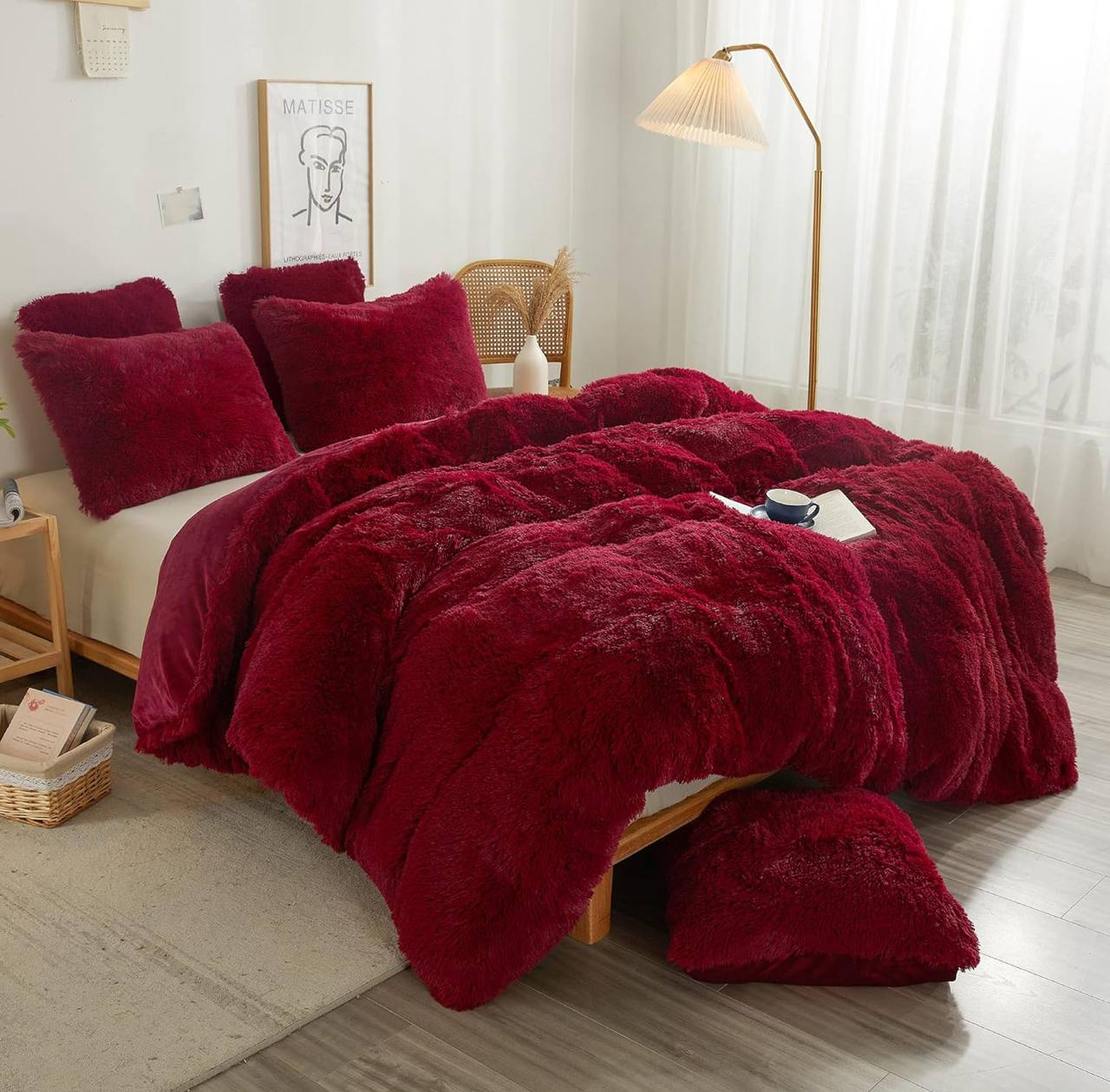 A set of 6 pcs luxury plush fluffy duvets bedding set