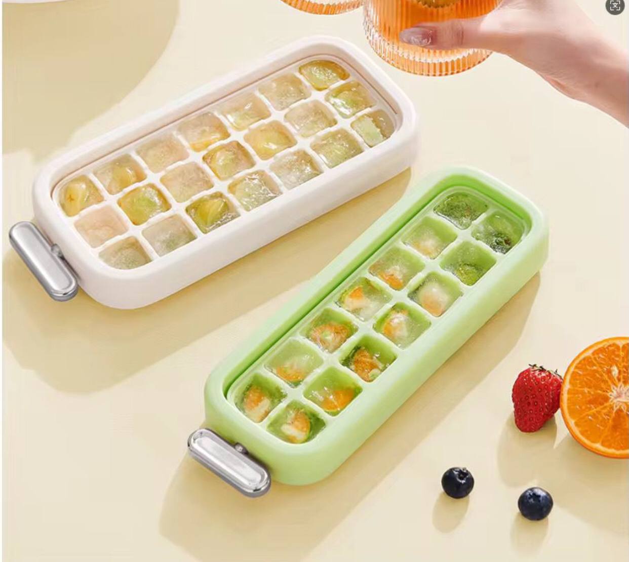 21 grid ice cubes maker with lid and scoop