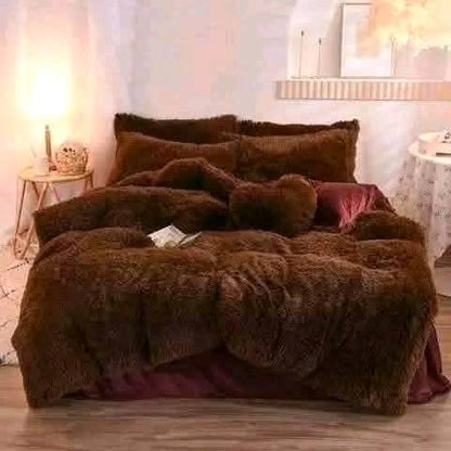 A set of 6 pcs luxury plush fluffy duvets bedding set