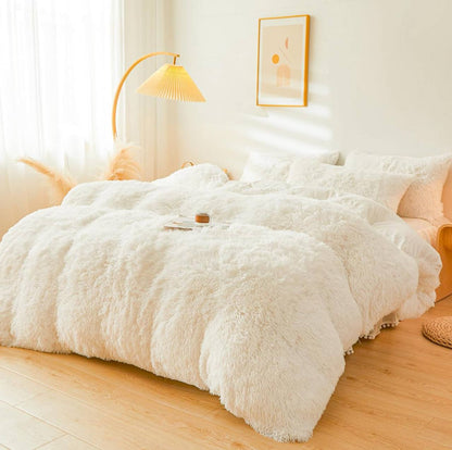 A set of 6 pcs luxury plush fluffy duvets bedding set