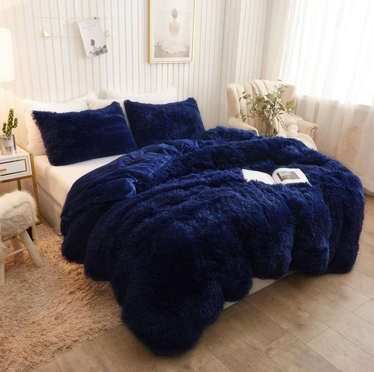 A set of 6 pcs luxury plush fluffy duvets bedding set