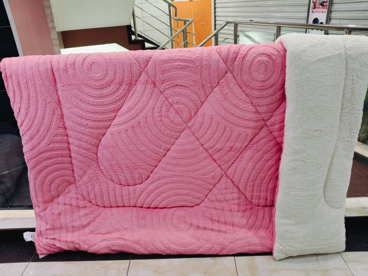 WOOLEN TUFTED DUVETS
Size: 6 by 7