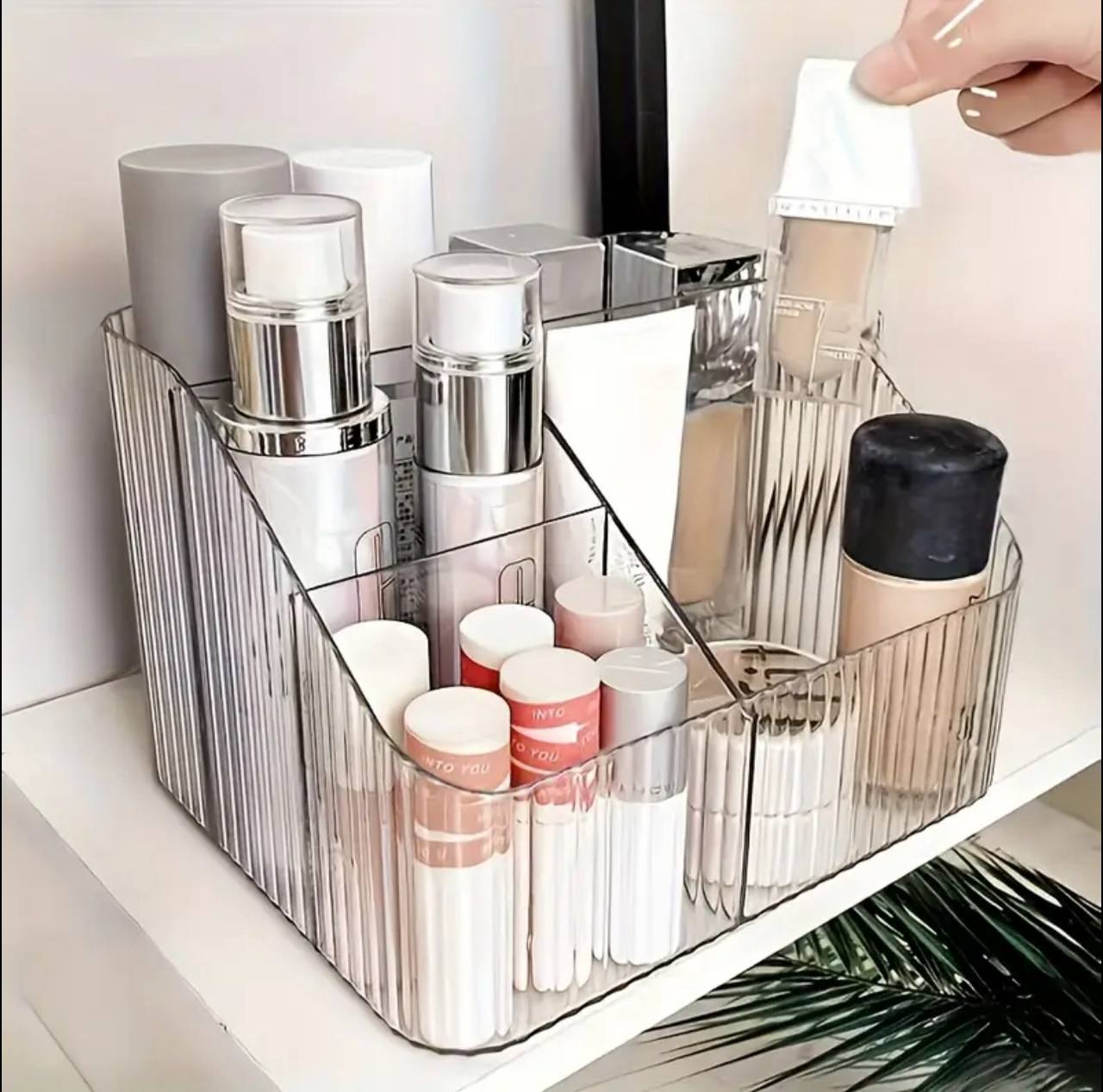 4 grid cosmetic organizer