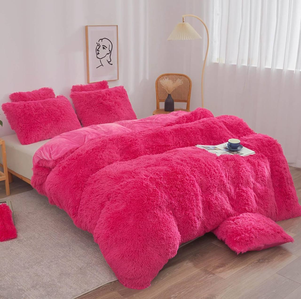 A set of 6 pcs luxury plush fluffy duvets bedding set