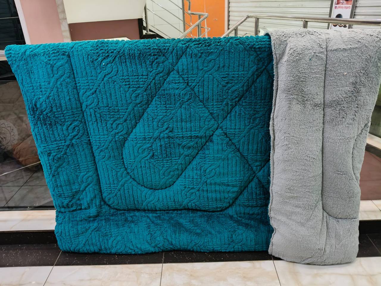 WOOLEN TUFTED DUVETS
Size: 6 by 7