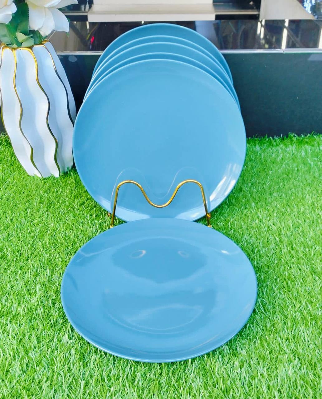 A set of 6pcs Turqoise blue dinner plates