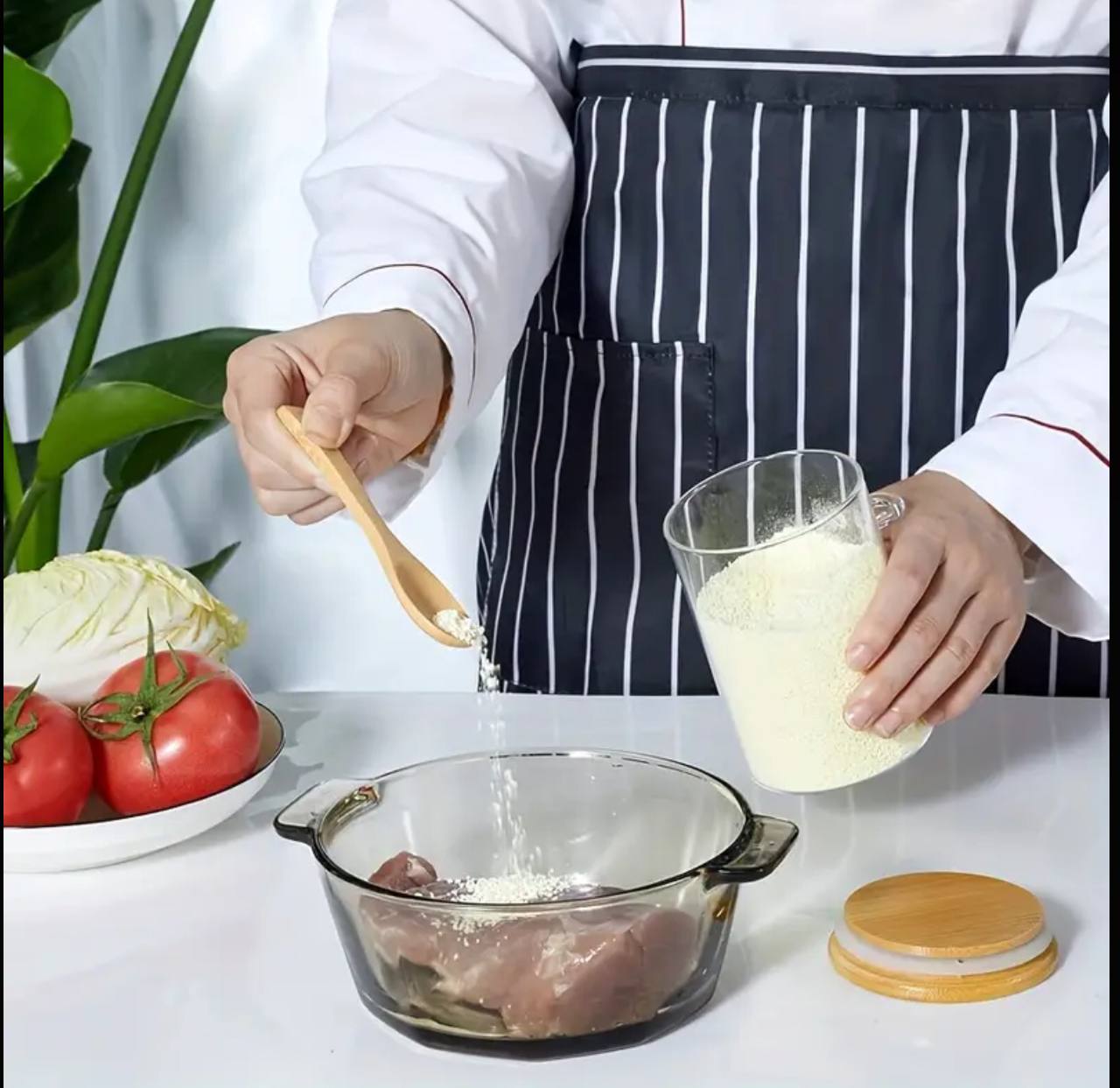 Airtight borosilicate storage jar with bamboo lid and bamboo spoon