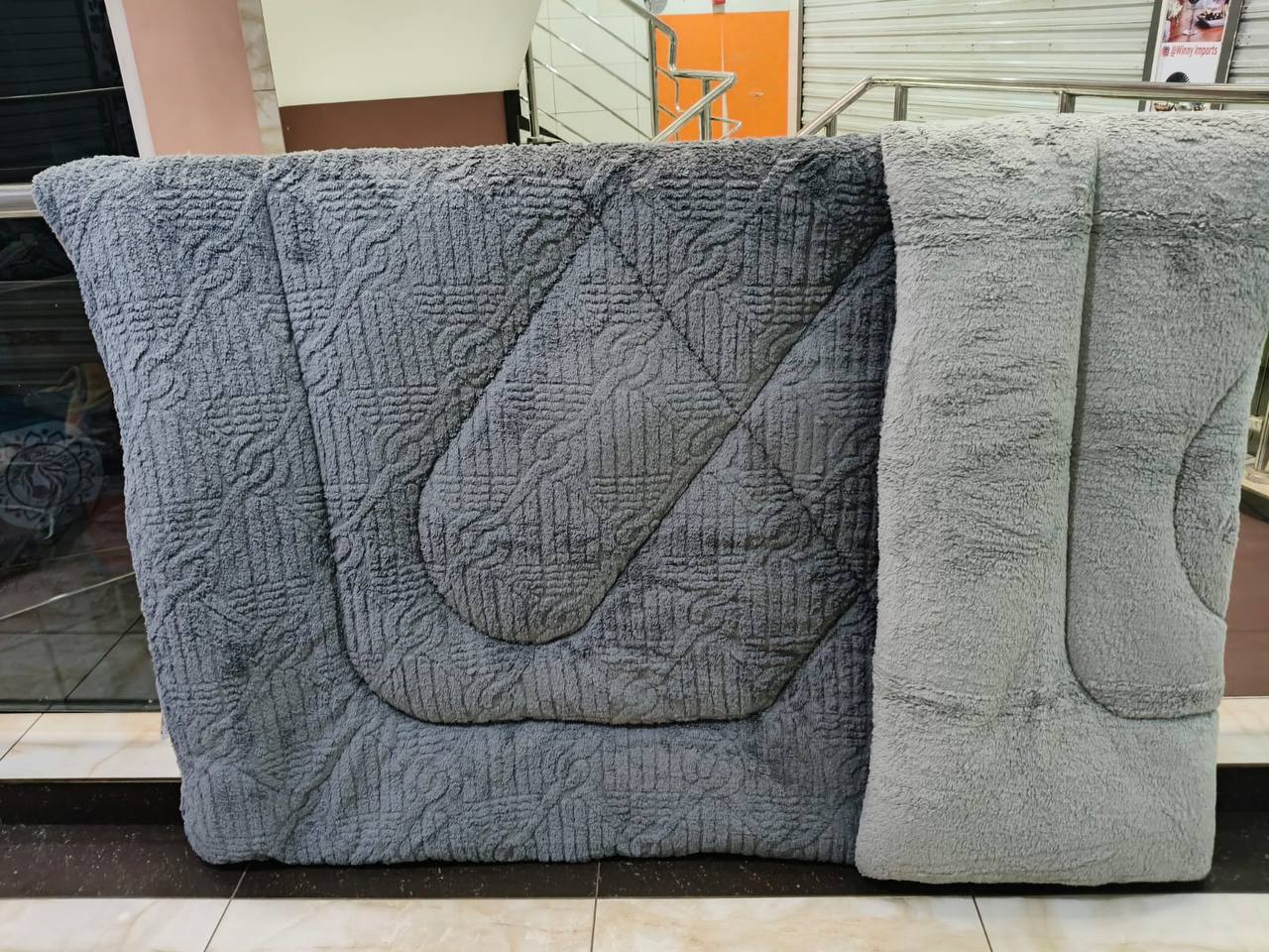 WOOLEN TUFTED DUVETS
Size: 6 by 7